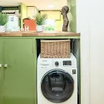 13 Percent Off- City Central Londonbridge 4Beds Apartment- Free Parking-Mobilerate Offers-Genius Offers-Zone1- Wifi-Family-Netflix-Tourists-Sleeps7!